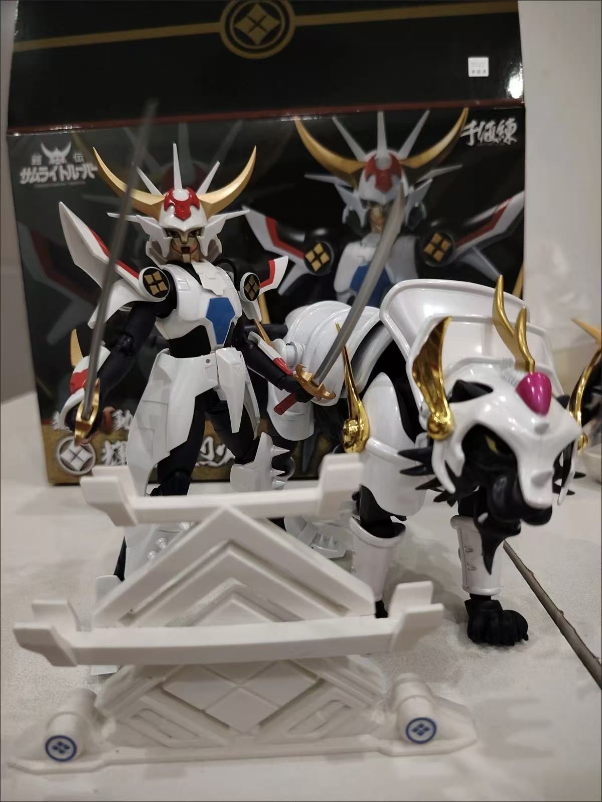 Yoroiden Samurai Troopers Roni - Bandai Tamashii Nations S.H.Figuarts review and price